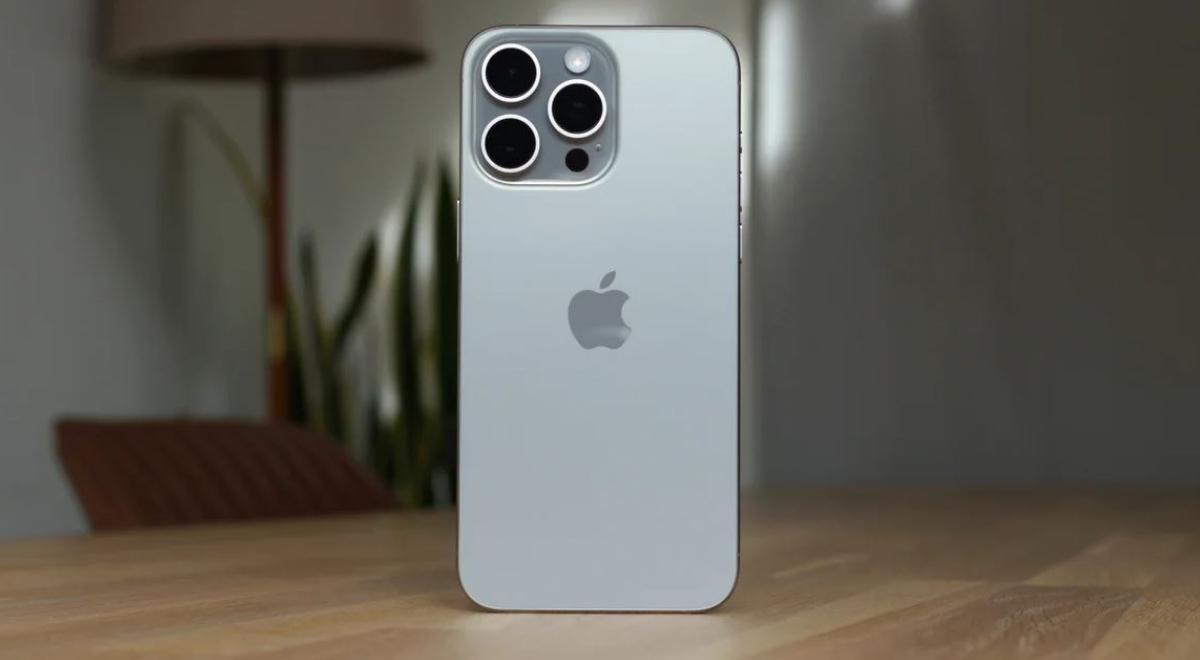 Este iPhone está barato en 2025 y es una bestia: graba en 4k/60fps, pantalla OLED y procesador PRO