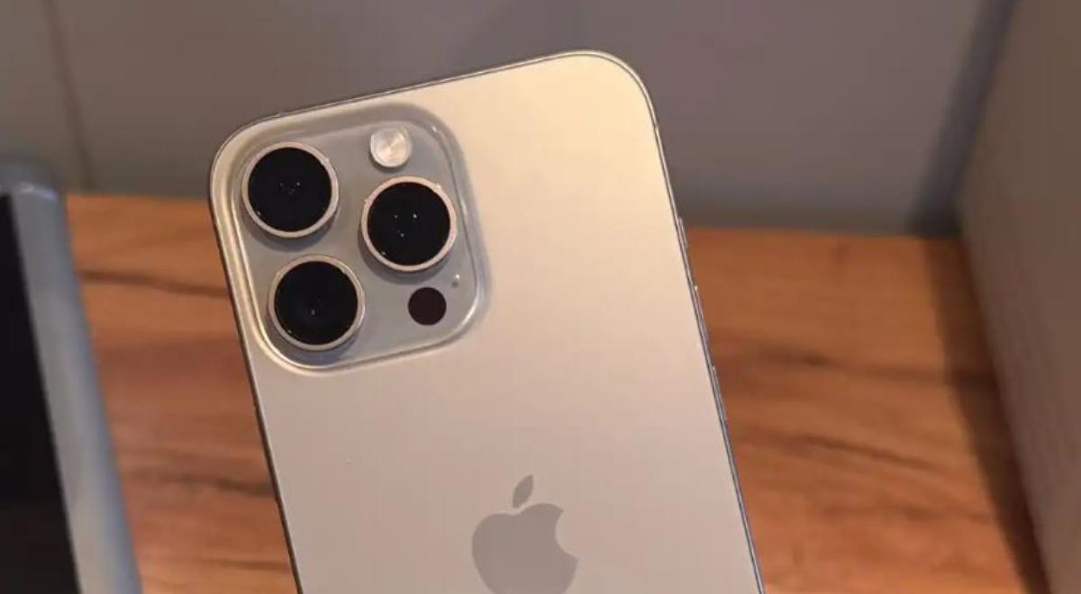 El iPhone pequeño con lo mejor del modelo Pro: video 4K/120fps, procesador poderoso y pantalla OLED