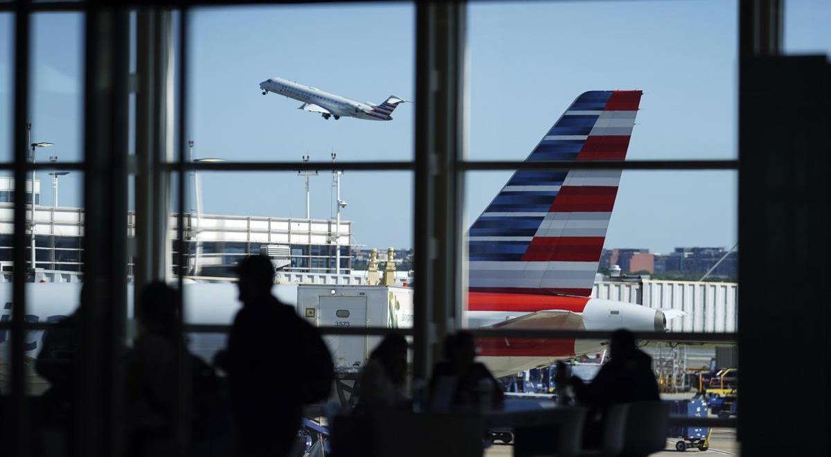ALERTA en Estados Unidos: Quedan SUSPENDIDAS las operaciones en los aeropuertos de Nueva York por crisis en el Gobierno