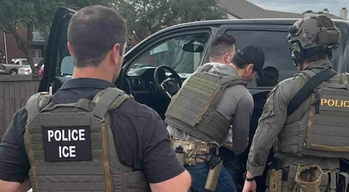 ALERTA inmigrantes: si NO traes ESTOS PAPELES el ICE podría DEPORTARTE en el acto