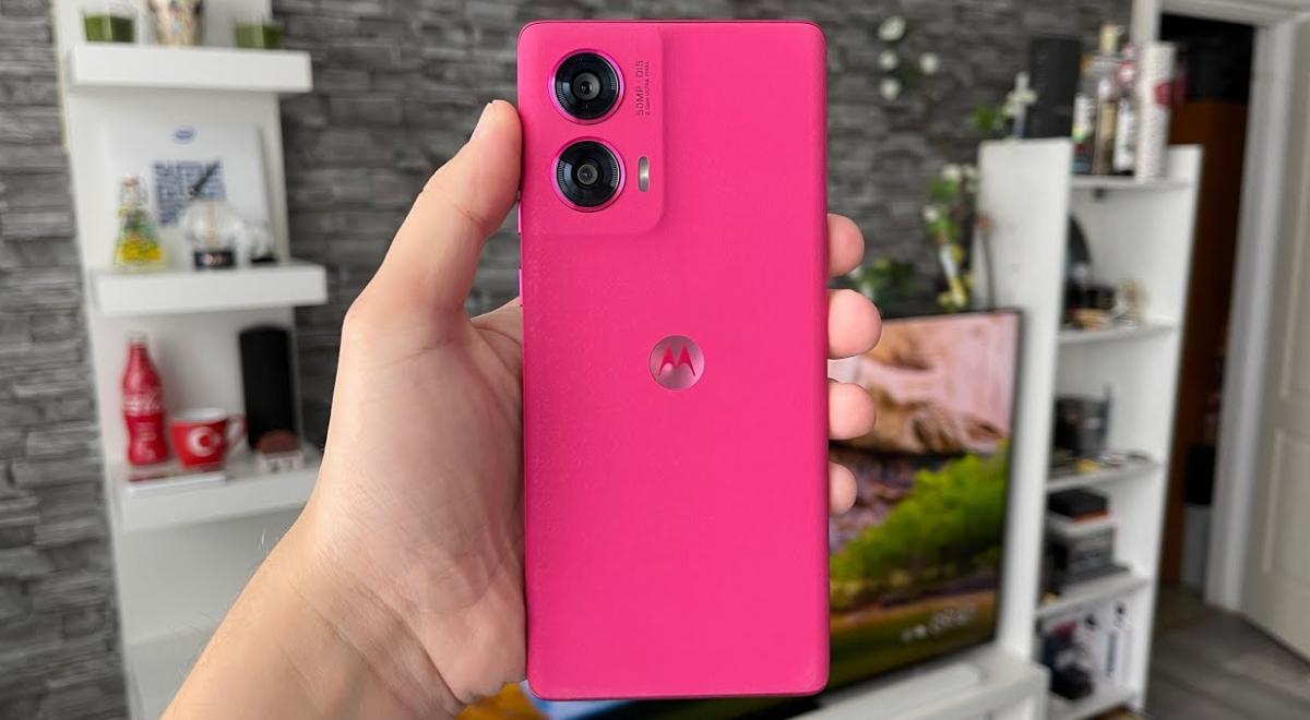 No necesitas un iPhone 17 Pro para tener un celular con calidad premium: este Motorola es el mejor gama media
