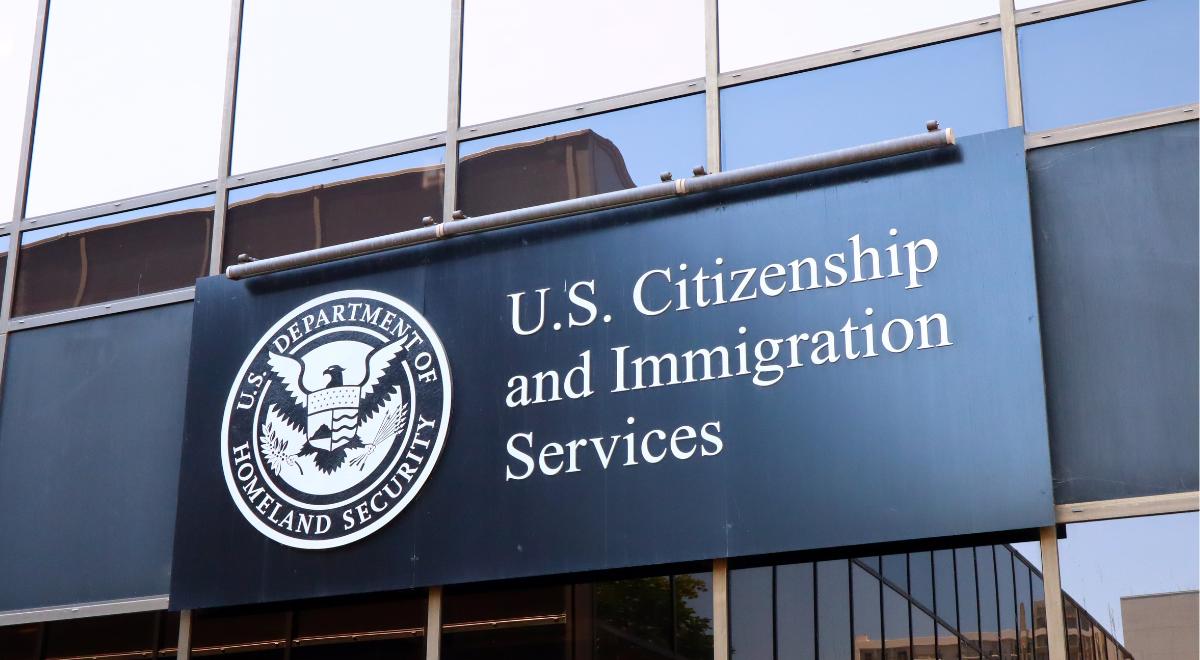 ALERTA inmigrantes: USCIS CONFIRMA nuevas tarifas y estos trámites migratorios cambiarán en 2026