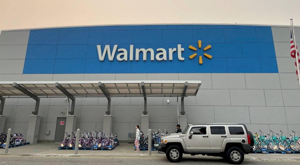 Atención con Walmart: minorista compra un almacén mayorista en mayor acuerdo industrial del año en Arizona