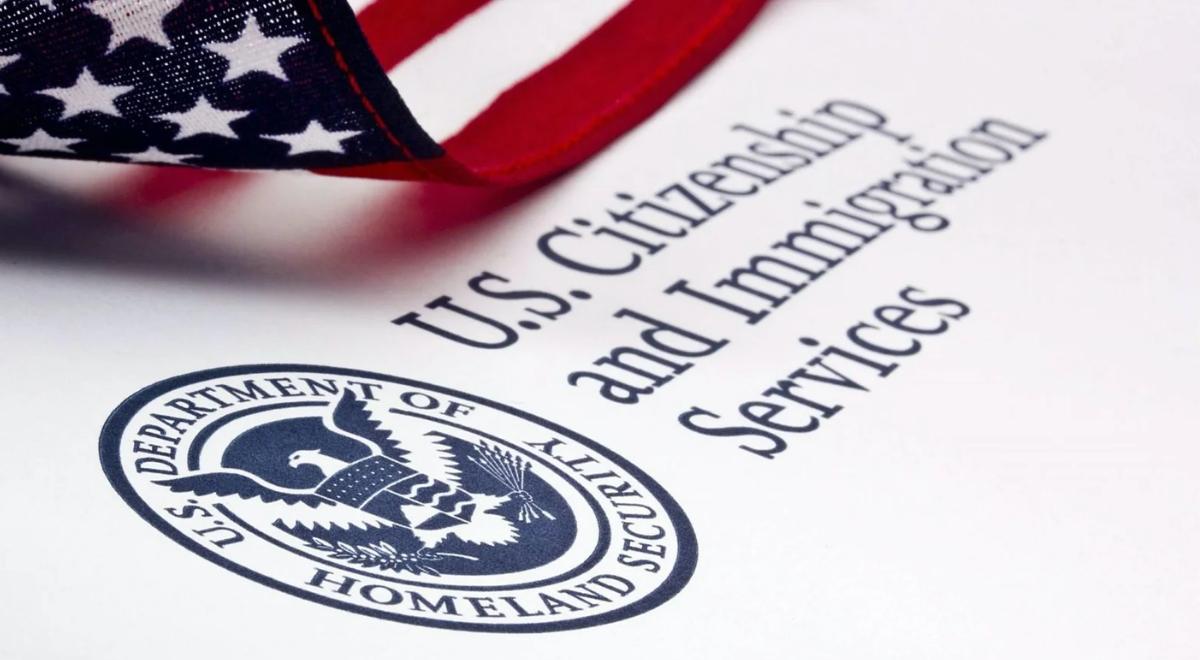 PELIGRO para inmigrantes: USCIS lanza dura ADVERTENCIA a visitantes temporales por regla que puede causar deportación inmediata