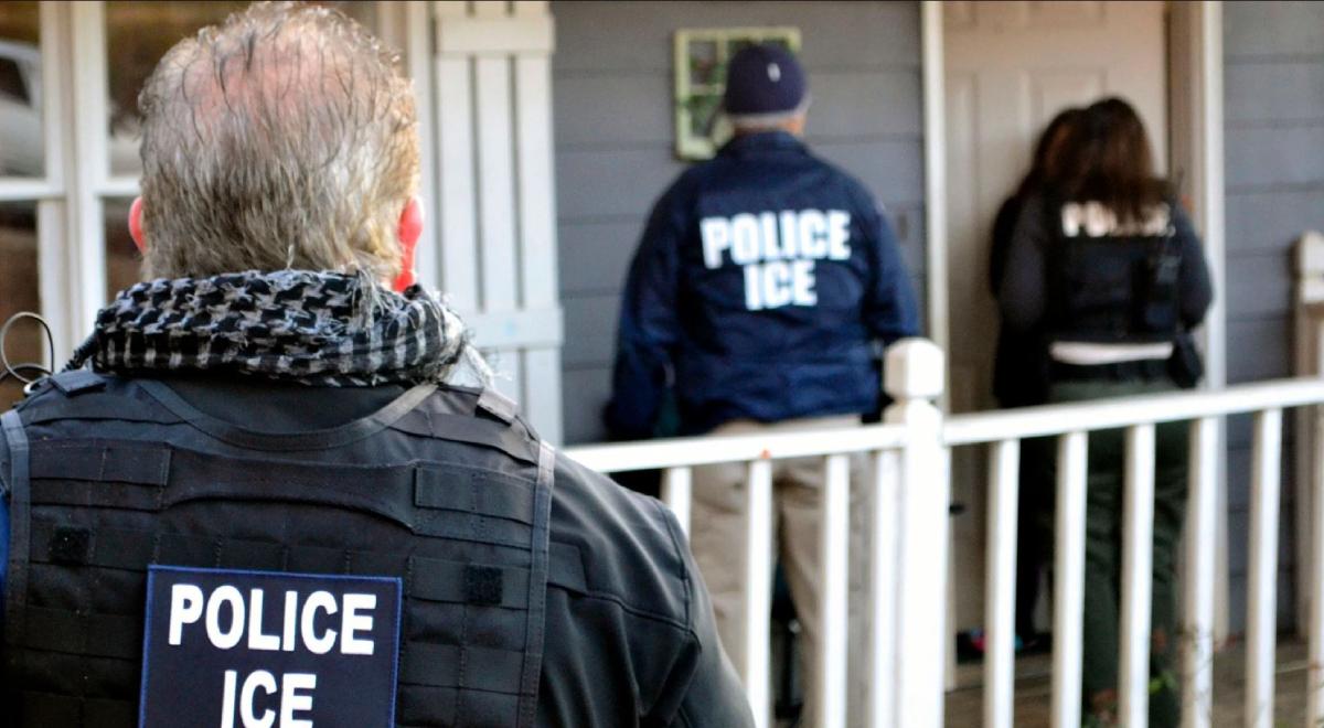 ¡ALERTA con lo que hará ICE! Nueva política de Trump permite a agentes ingresar a domicilios SIN ORDEN JUDICIAL