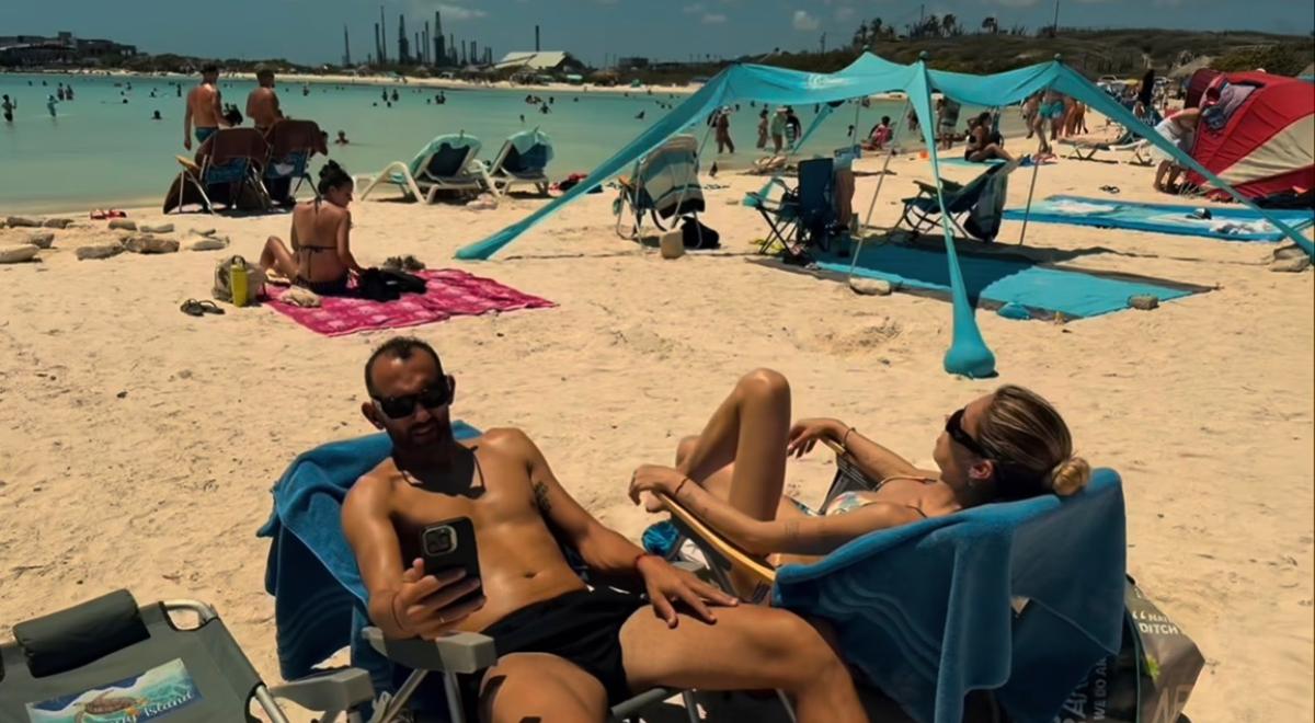 El ‘Pirata’ Hernán Barcos descubre Aruba en familia y comparte su experiencia en la Isla Feliz