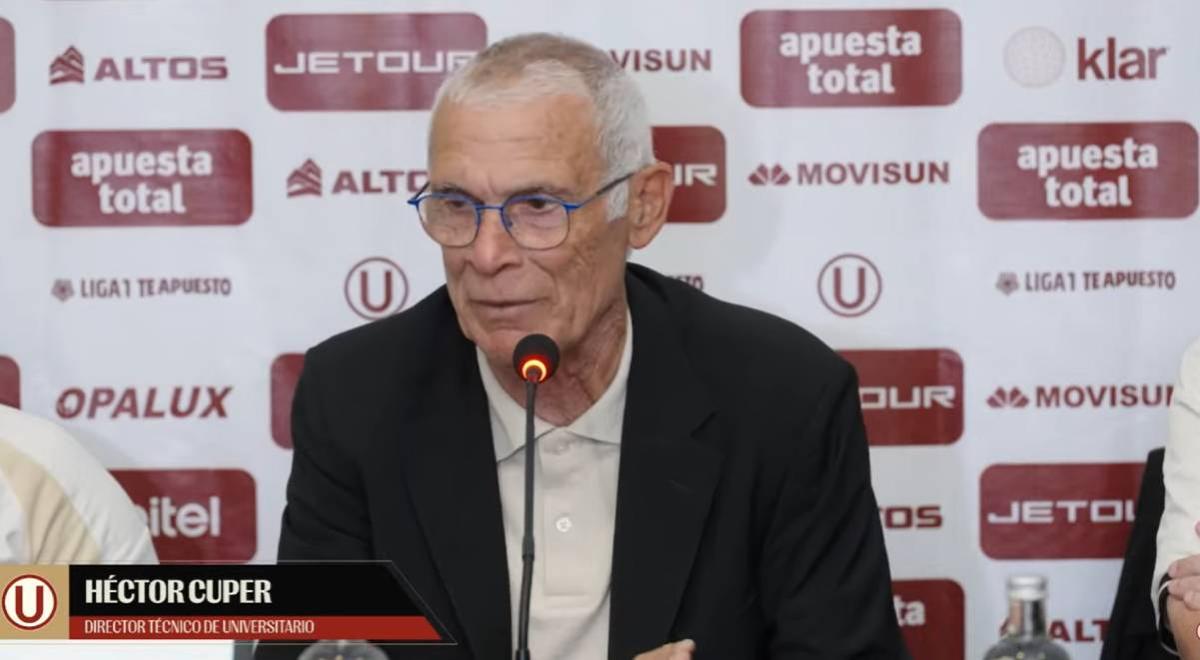 Héctor Cúper dio fría respuesta sobre jugar con línea de tres: "Se van a tener que adaptar"