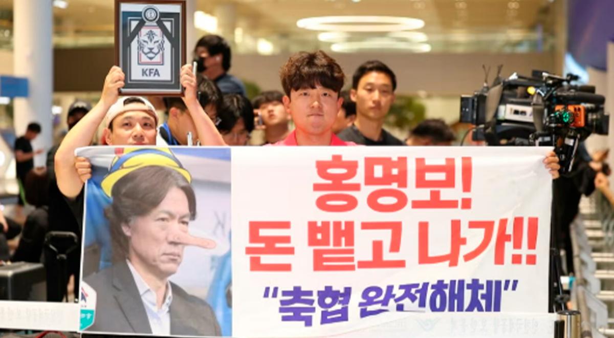 ¡Escándalo en Corea del Sur! Hinchas exigieron la renuncia de Hong Myung-bo tras decepcionante Mundial