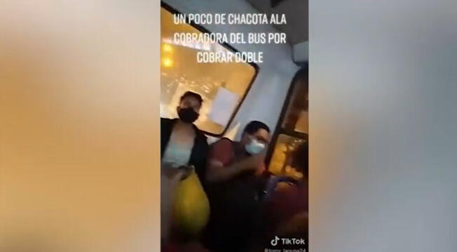 Pasajeros De Bus Que Iban Parados Se Agachan Para Que Inspectores No