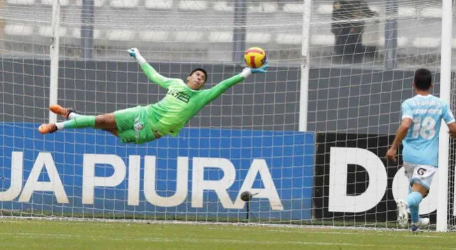 Franco Saravia y la insólita posición con la que debutó en Alianza Lima