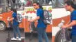 'Chilindrina huachana' monsta un scooter eléctrico y se 'mide' con conductores de buses - VIDEO