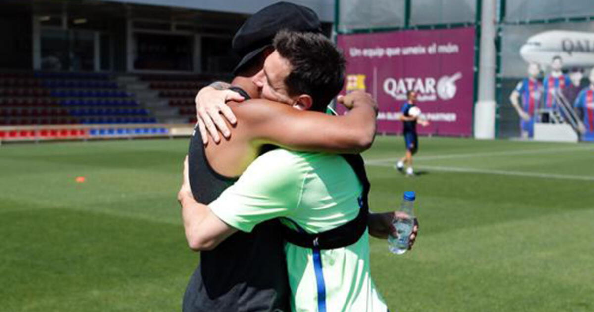 Ronaldinho Y Su Emotivo Reencuentro Con Lionel Messi En Barcelona Video