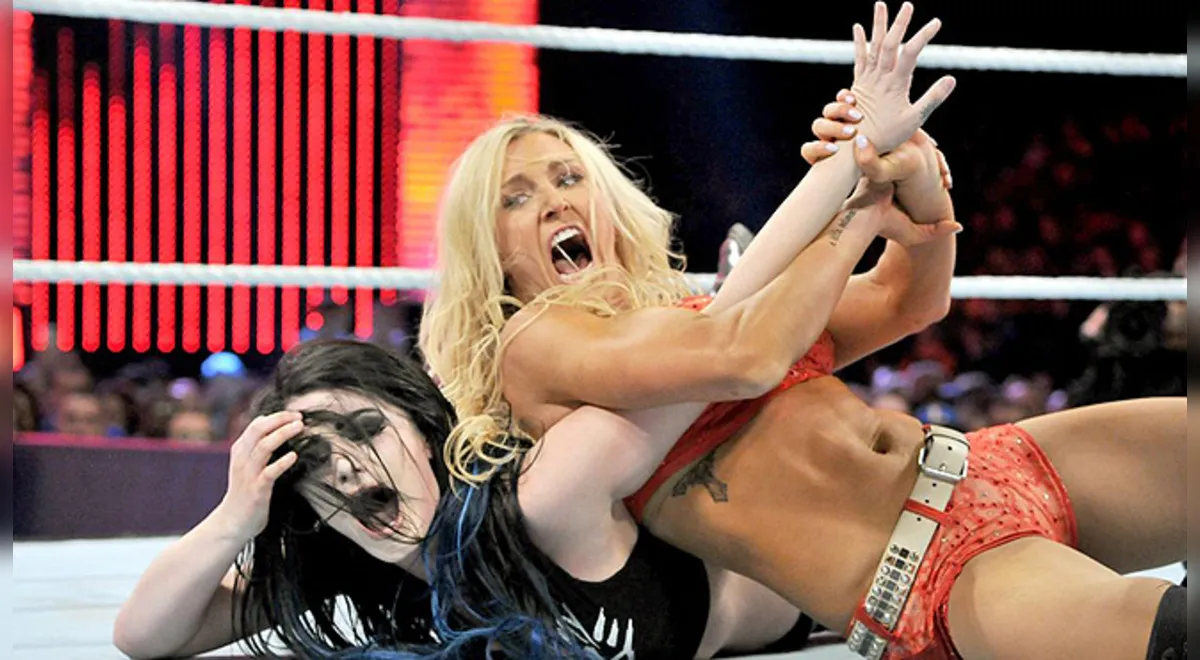 Charlotte, diva de WWE, furiosa en Twitter: 