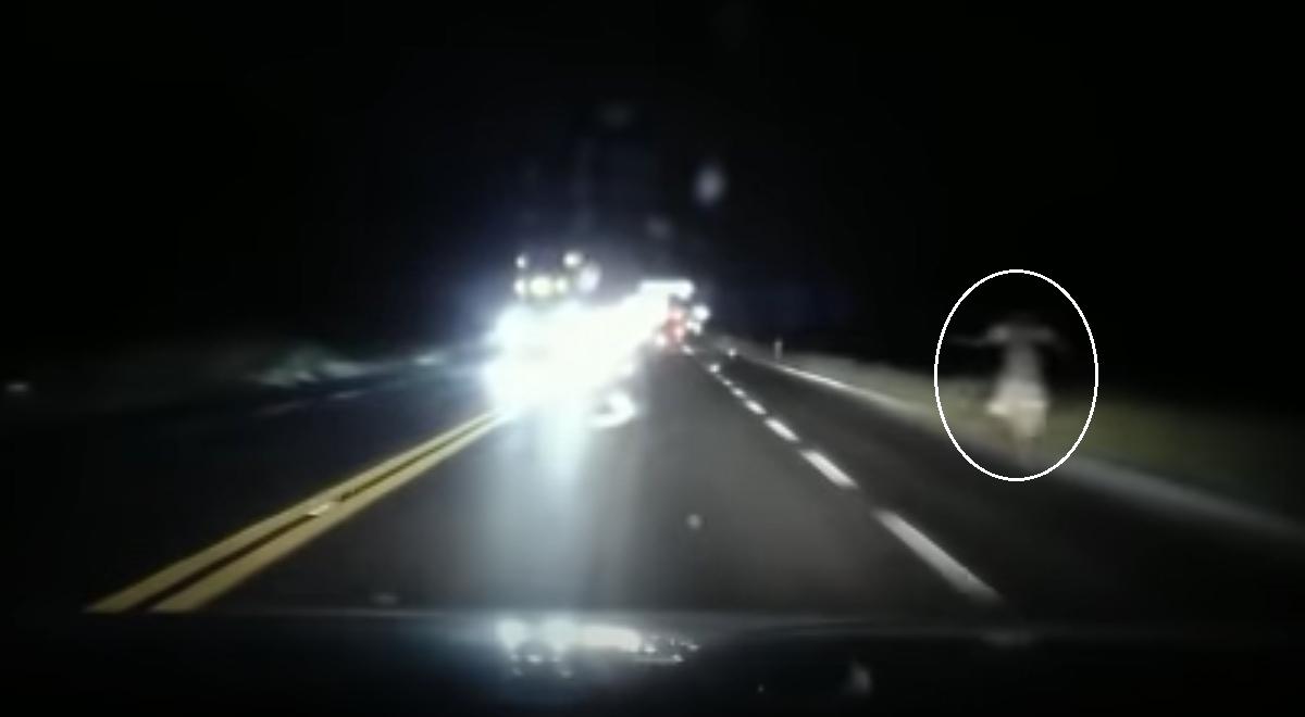¡De terror! Captan a presunto fantasma de mujer en carretera de ...