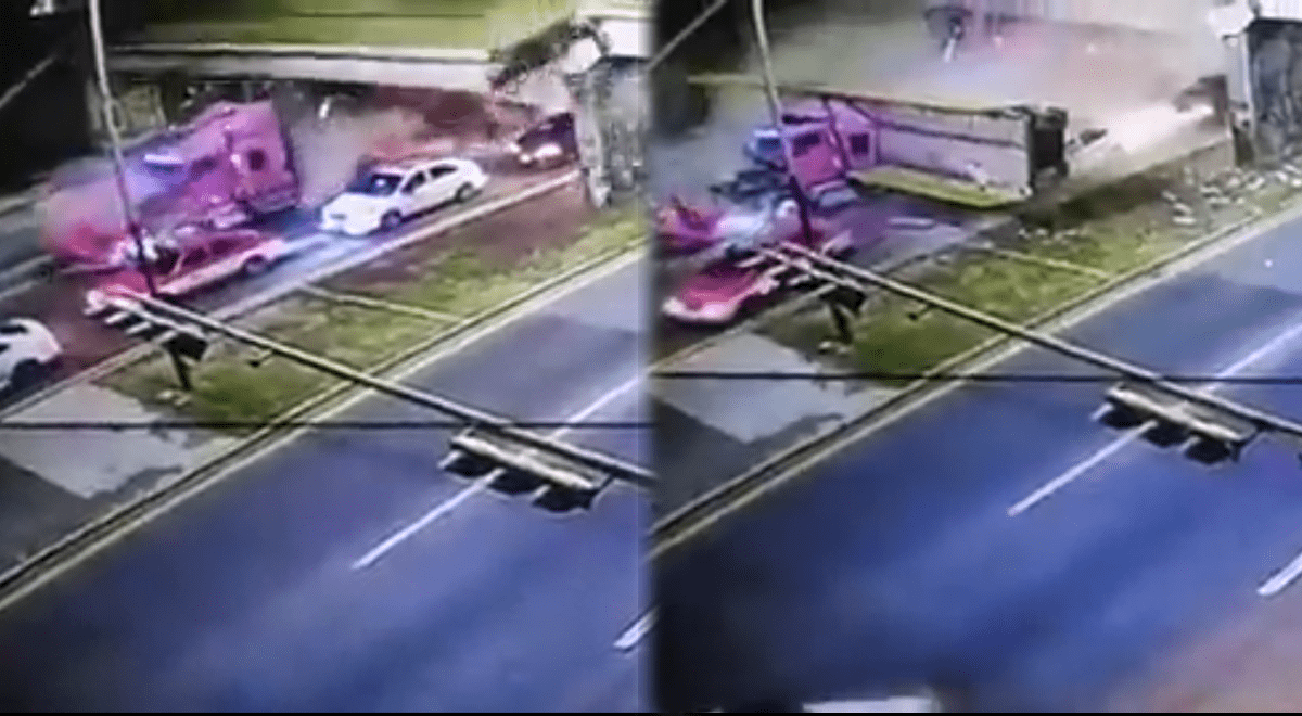 Camión impacta y derriba un puente peatonal en Texcoco - VIDEO