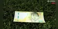 Hinchas de Cienciano lanzan billetes con el rostro de Gentile por irse a Alianza Lima