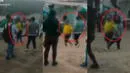 Mayimbú se 'agarra' a golpes con sujeto tras presentación y le advierten al 'Chino Risas'