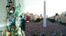 Hinchas de Argentina causaron destrozos para ingresar a la fuerza al interior del Obelisco - VIDEO