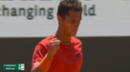 Juan Pablo Varillas quebró el saque de Novak Djokovic y comienza a meterse en el partido