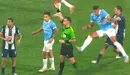 ¡Expulsado! Sergio Peña le da un manotazo a rival y Alianza Lima se queda con uno menos
