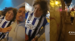 Carlos Vilchez es interceptado por un fan de Alianza Lima.