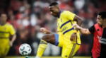 Luis Advíncula dejó impresionados a hinchas de Boca Juniors.