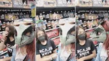 Viral: Joven impacta al hacer las compras con una peculiar máscara