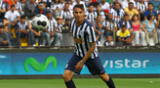 Paolo Guerrero jugando un partido de exhibición con camiseta de Alianza Lima