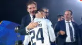 El emotivo abrazo de Paolo Guerrero con el presidente de la Conmebol tras ser campeón