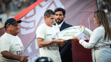 Aldo Corzo levantó el trofeo del Apertura por ser capitán de Universitario. Foto: Universitario