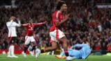 Joshua Zirkzee anotó su primer gol con la camiseta del Manchester United.