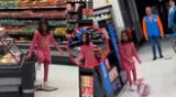 Las cámaras de algunos consumidores de Walmart captaron a la niña rompiendo cosas y arrojando productos al suelo.