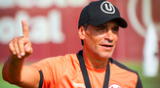 El entrenador de Universitario, Fabián Bustos, busca el tricampeonato.