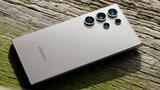 Este es el Samsung S24 Ultra, uno de los mejores teléfonos de gama alta que supera en todo al Galaxy S25 Ultra.