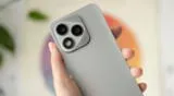 Este celular destaca por contar con un apartado de cámaras similar a las del iPhone.