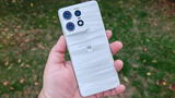 El Motorola Edge 50 Pro 5G es uno de los mejores teléfonos de gama alta con procesador Snapdragon, 512GB y carga de 125W.