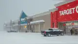 Walmart, Target y más tiendas en Texas ajustan sus horarios por la tormenta.