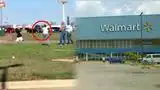 Acusan a una mujer de disparar en el estacionamiento de Walmart.
