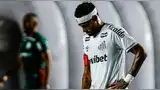 Neymar Junior explotó contra los trabajadores de Santos de Brasil.