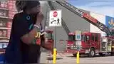 Bomberos controlaron un incendio en un Walmart de la I-65.