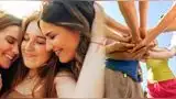 En Perú, el 23 de septiembre se celebra el Día de la Primavera, la Juventud y la Amistad. En Perú, el 23 de septiembre se celebra el Día de la Primavera, la Juventud y la Amistad.