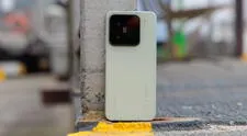 Este Xiaomi es pequeño, pero es mucho más potente que un iPhone 16 Pro: tiene triple cámara 8K, 512GB y pantalla 1.5K