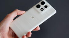 Este teléfono de Motorola carga en 8 minutos: supera al iPhone 16 con su procesador GAMER, 512GB y triple cámara 4K