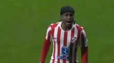 ¡Reacciona el Atlético de Madrid! Ademola Lookman anotó el 1-2 sobre el Barcelona