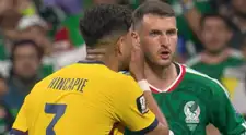 Piero Hincapié vio la tarjeta roja por taparse la boca en el México vs Ecuador por la 'Ley Prestianni'