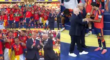 ¡SORPRESA MÁXIMA! Trump se roba el show en el Mundial 2026 tras posar junto a la selección de España en la tradicional foto de los campeones