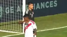 ¡Error de Romero y Sonne! Doblete de Shaffelburh para el 2-0 de Canadá contra Perú