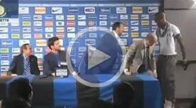 Está loco: Mario Balotelli interrumpe la presentación del nuevo DT del Inter  