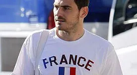 Iker Casillas llegó a la concentración de España con un polo de Francia, uno de sus próximos rivales