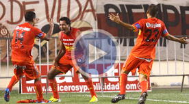 Sergio Ibarra y Ángelo Cruzado se vacilan del golazo que recibió José Carvallo [VIDEO]